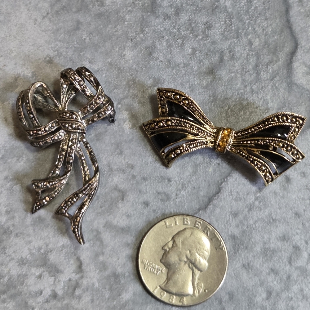 Bow Brooches, 1 Gold. 1 Silver